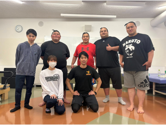鳴戸部屋の力士にピラティス指導